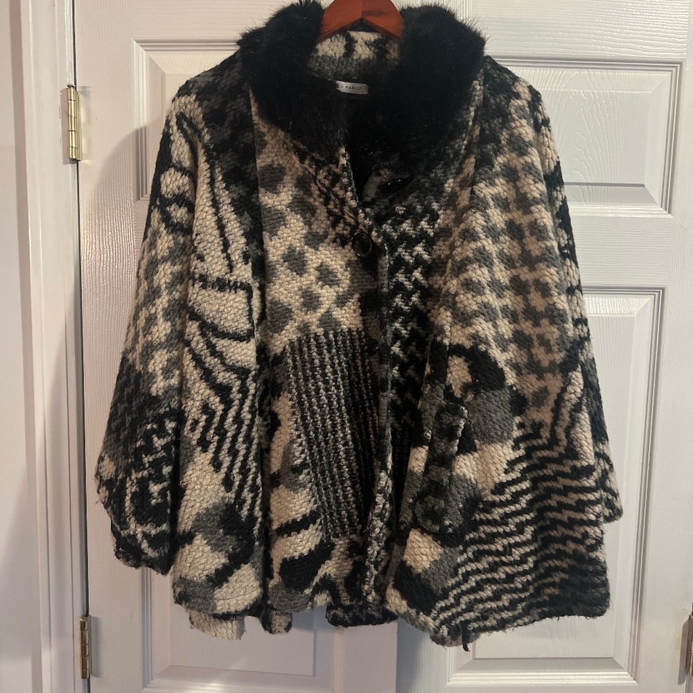 Beautiful faux fur collar cape.